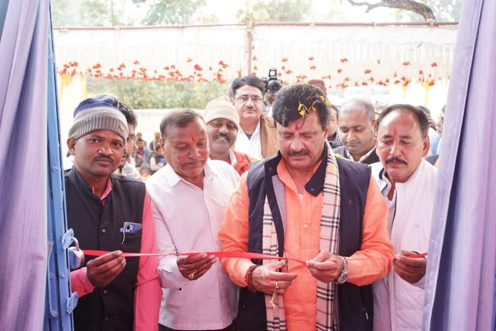 मुर्तिहाई को मिला सर्वसुविधायुक्त  ग्राम पंचायत भवन, सांसद ने किया लोकार्पण