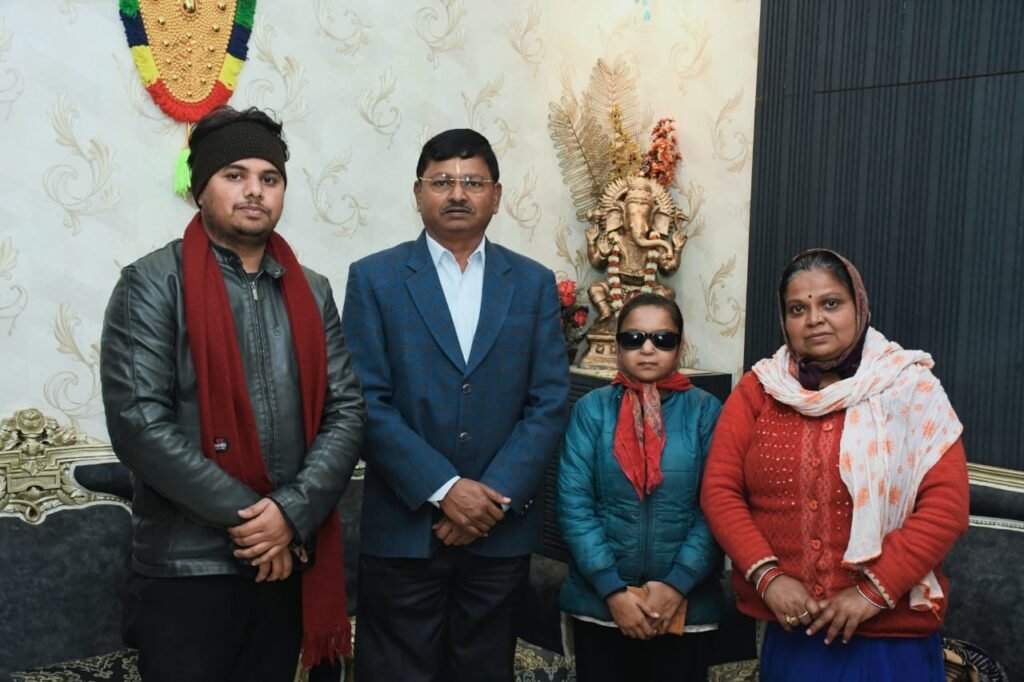 महापौर की मदद से बच्ची के आँख का हुआ इलाज