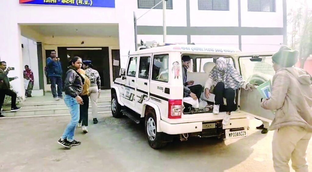 दो स्पा सेंटर में पुलिस टीम की दबिश