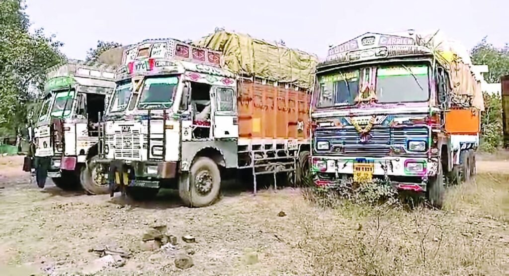 जीएसटी के अधिकारियों ने जब्त किए ट्रक
