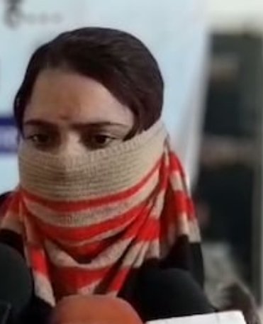 विधवा महिला ने तहसीलदार पर लगाए गंभीर आरोप, अंतत: दर्ज हुई एफआईआर, आधी रात पहुंची महिला थाना