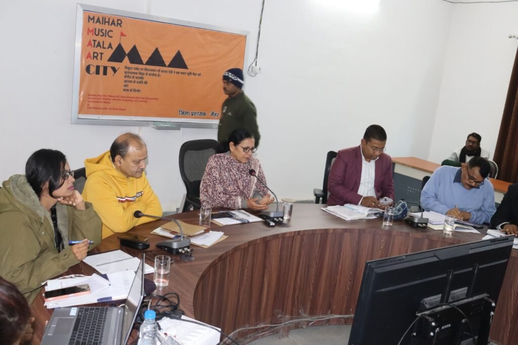 *सीएम हेल्पलाइन की कोई शिकायत नहीं रहे नाट-अटेण्ड : कलेक्टर मैहर