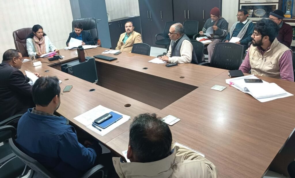 भू-अर्जन की कार्यवाही कर राशि का भुगतान करने के निर्देश