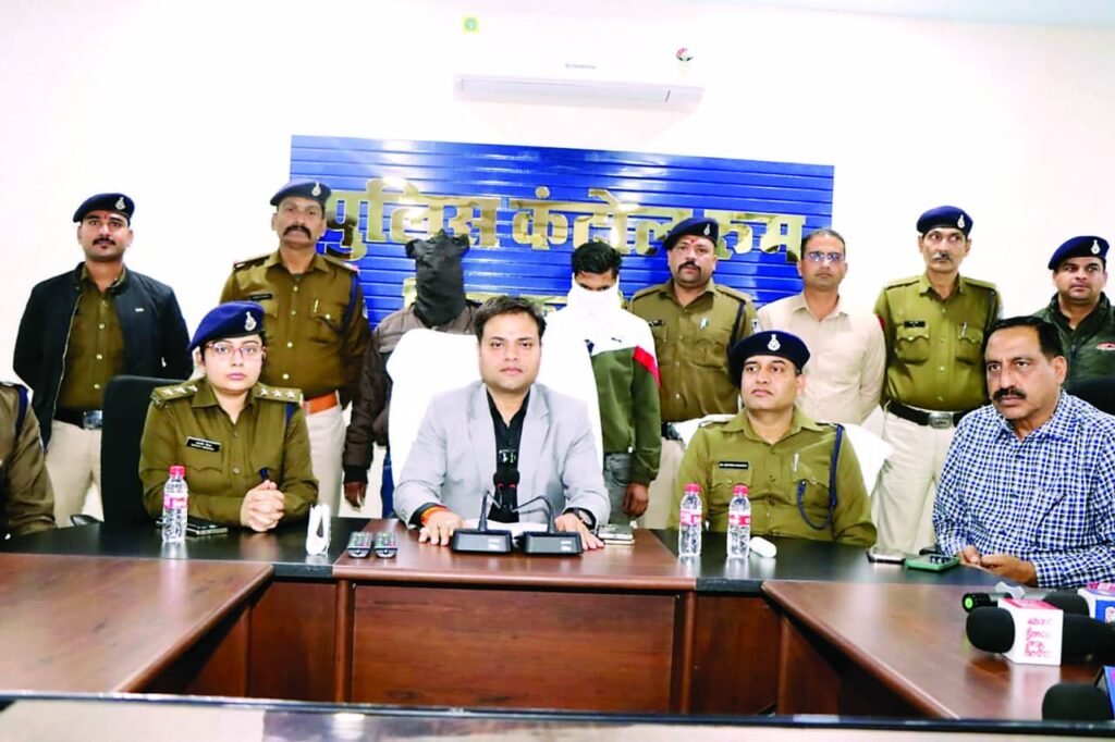 कार में गुप्त चेंबर बनवाकर कर रहे थे गांजा तस्करी