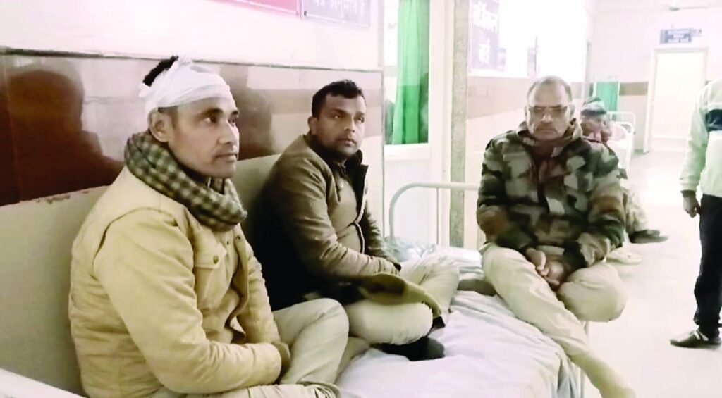 बदमाशों ने जीआरपी कर्मी को मारी राड, किया पथराव