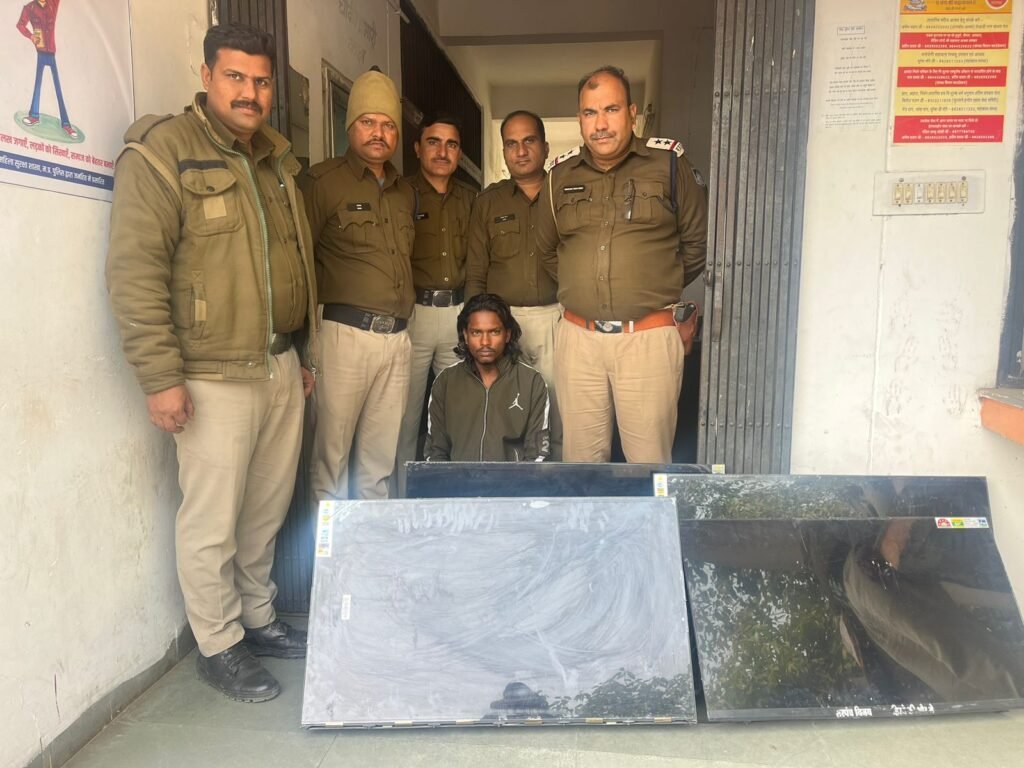 सरकारी स्कूल में हुई चोरी का पर्दाफाश