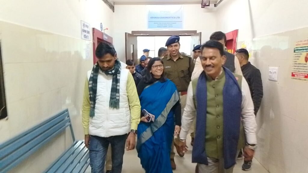 प्रभारी मंत्री ने  जिला चिकित्सालय मुरार का निरीक्षण किया