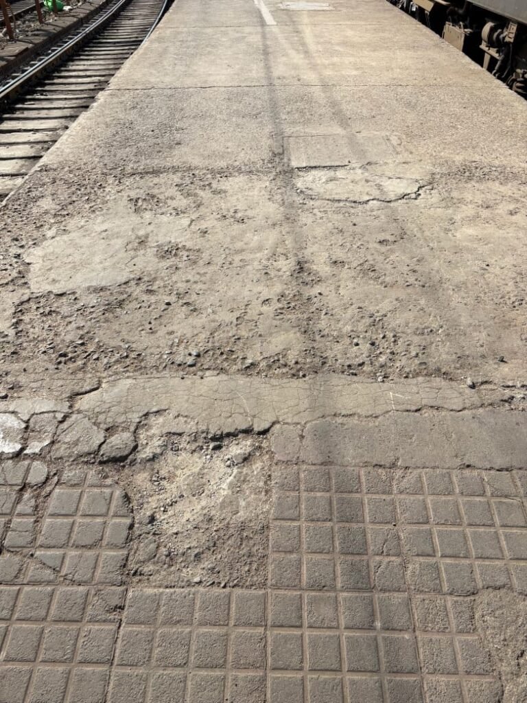 विश्वस्तरीय स्टेशन का प्लेटफार्म नंबर पांच बदहाल