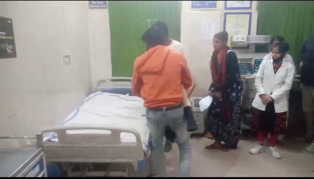 निर्माण कार्य को लेकर भिड़े दो पक्ष