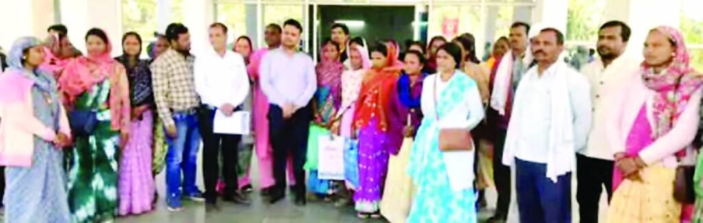 बैंक खाताधारकों के साथ लाखों की धोखाधड़ी