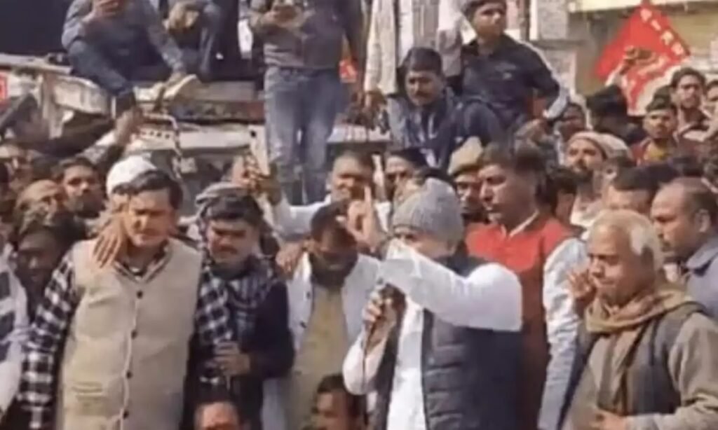 कैलारस शक्कर कारखाने की जमीन नीलामी का विरोध, किसान और कांग्रेस कार्यकर्ता 800 ट्रैक्टर ट्रॉली लेकर पहुंचे