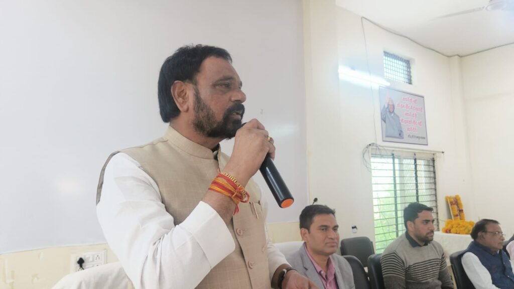 विधायक अनिरुद्ध माधव मारू ने जनपद सभा कक्ष, मनासा में आयोजित की पंचायत मीटिंग