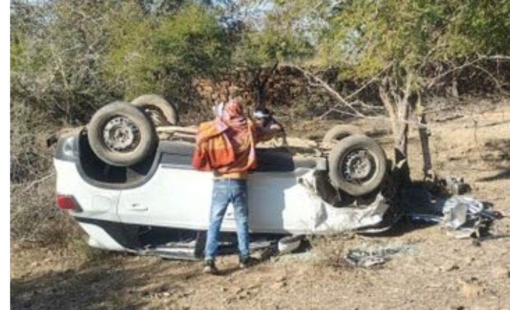 हादसे में पलटी कार, सबलगढ़ के 4 श्रद्धालु घायल; तीन महिलाओं की हालत गंभीर