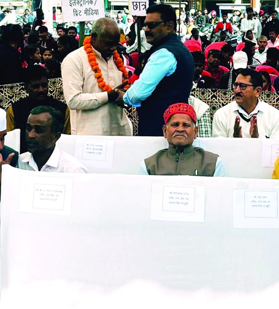 अपमान के बाद  कार्यक्रम का सभापतियो ने किया सामूहिक बहिष्कार