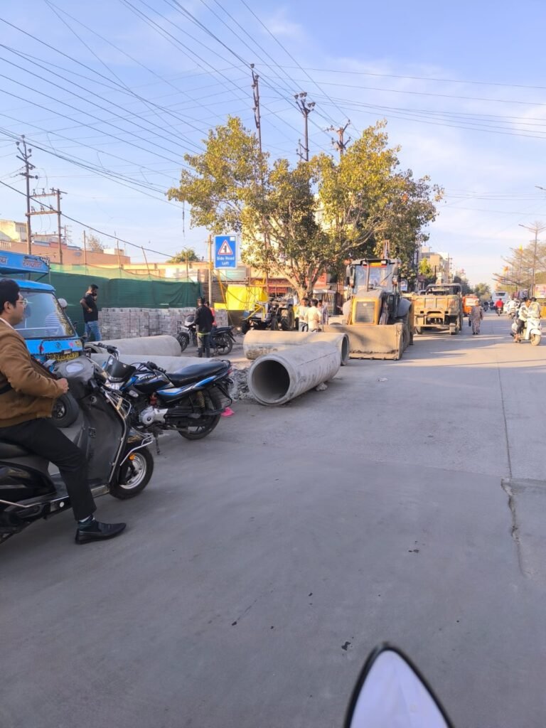 निगम ने दो कंपनियों के 1-1 लाख के चालान बनाए