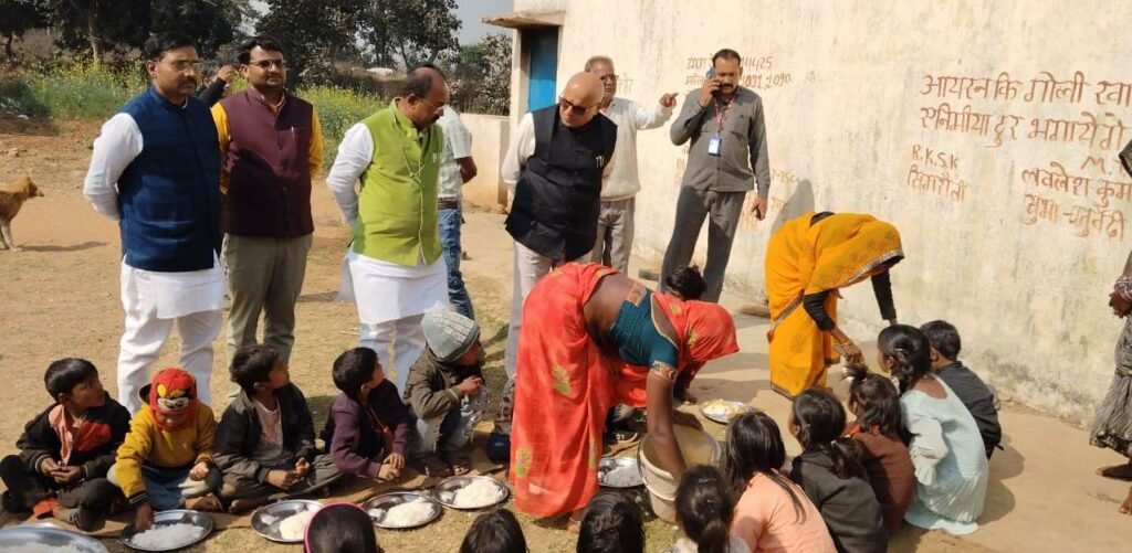 सांसद एवं विधायक ने मनिहारी स्कूल का किया औचक निरीक्षण