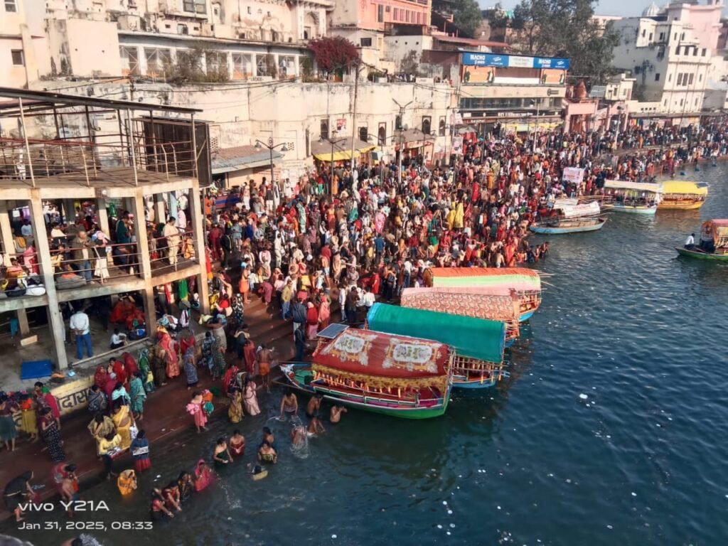 महाकुंभ से लौटकर लगातार श्रद्धालु चित्रकूट पहुंच रहे