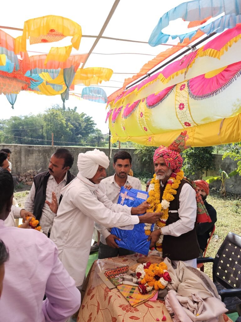 अधिवार्षिकी आयु पूर्ण होने पर समारोह पूर्वक विदाई दी