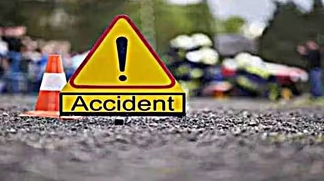 कुंभ स्नान के लिये श्रद्धालुओं को ले जा रही बस पलटी, आठ घायल