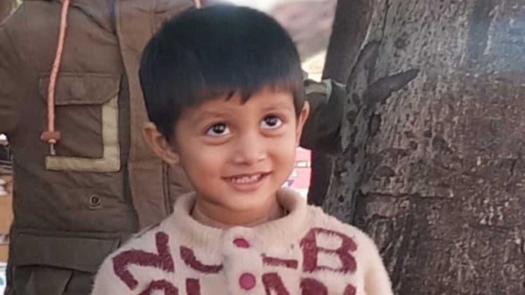 गर्म तेल से भरी कढ़ाई में गिरा 2 साल का बच्चा 