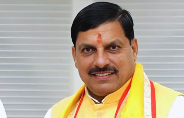 मुख्यमंत्री ने स्वामी रामभद्राचार्य जी के जन्मदिवस पर की उनके दीर्घायु होने की कामना