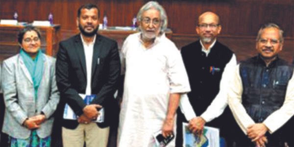 शहर से दूर नहीं बसाए जा सकते स्लम्स