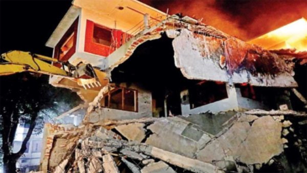 बंगलादेश के संस्थापक शेख मुजीबुर रहमान के ऐतिहासिक घर का आधे से ज्यादा हिस्सा ध्वस्त