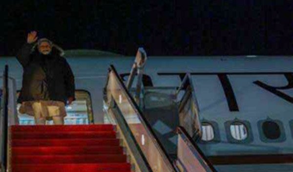 मोदी फ्रांस, अमेरिका की यात्रा से स्वदेश लौटे