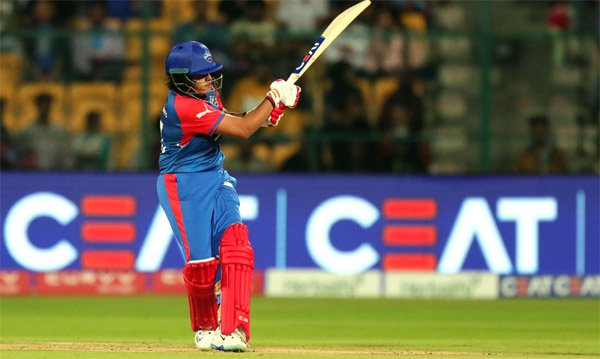 शेफाली-जानासन की पारियों से दिल्ली जीता