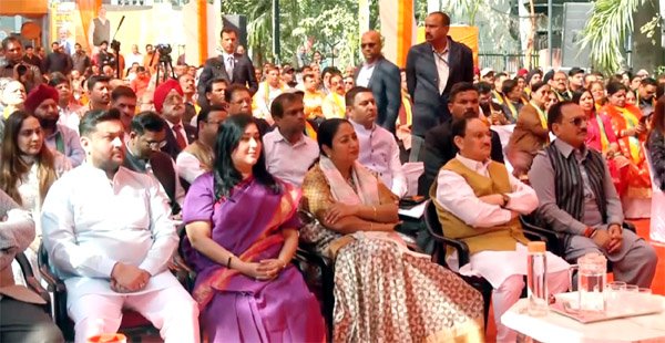 रेखा गुप्ता ने मोदी के मन की बात कार्यक्रम को सुना