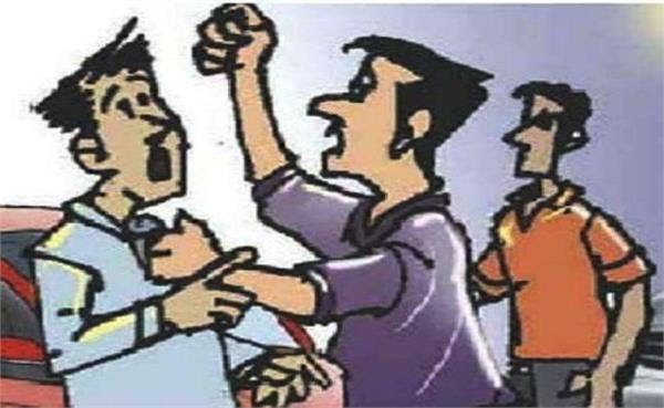 महू में सड़क पर मारपीट, आरोपी ने गालियाँ देते हुए जान से मारने की दी धमकी