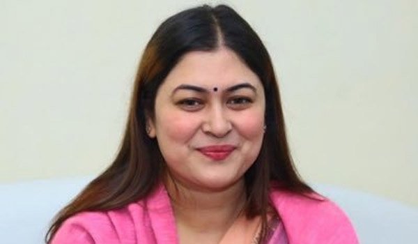 गुरु गुड़ ही रहा, शिष्या चीनी हो गयी: रागिनी