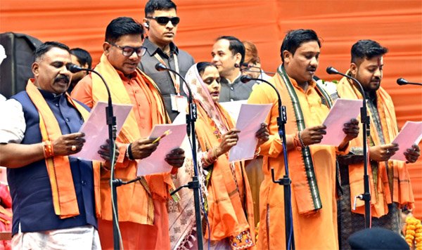 साय की उपस्थति में नव निर्वाचित महापौर एवं पार्षदों का शपथ ग्रहण समारोह संपन्न