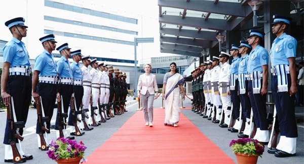 यूरोपीय आयोग की अध्यक्ष भारत दौरे पर पहुंचीं