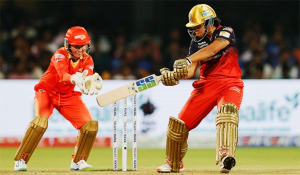 रॉयल चैलेंजर्स बेंगलुरु ने दिया गुजरात जायंट्स को 126 रनों का लक्ष्य