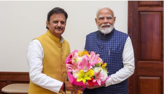 मोदी से शुक्ल ने की भेंट