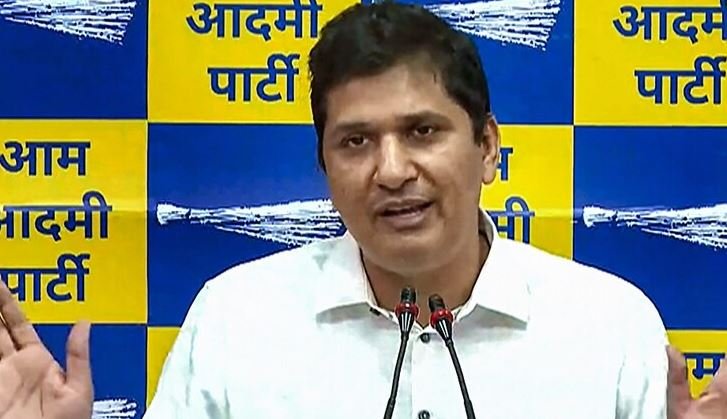 सौरभ भारद्वाज 2271 वोटों के अंतर से पीछे