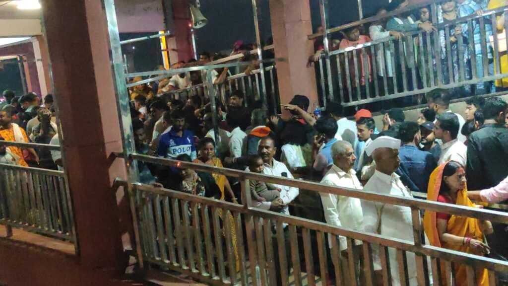  शनिवार कोएक लाख से भी अधिक भक्त ओंकारेश्वर पंहुचे 