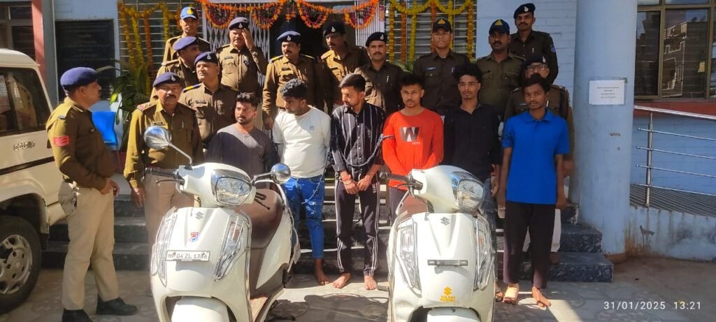 तोडफ़ोड़-चाकूबाजी करने वाले आरोपी गिरफ्तार 