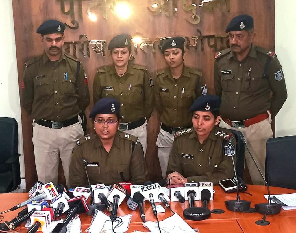 दिनदहाड़े चोरी करने वाले 3 बदमाश गिरफ्तार 