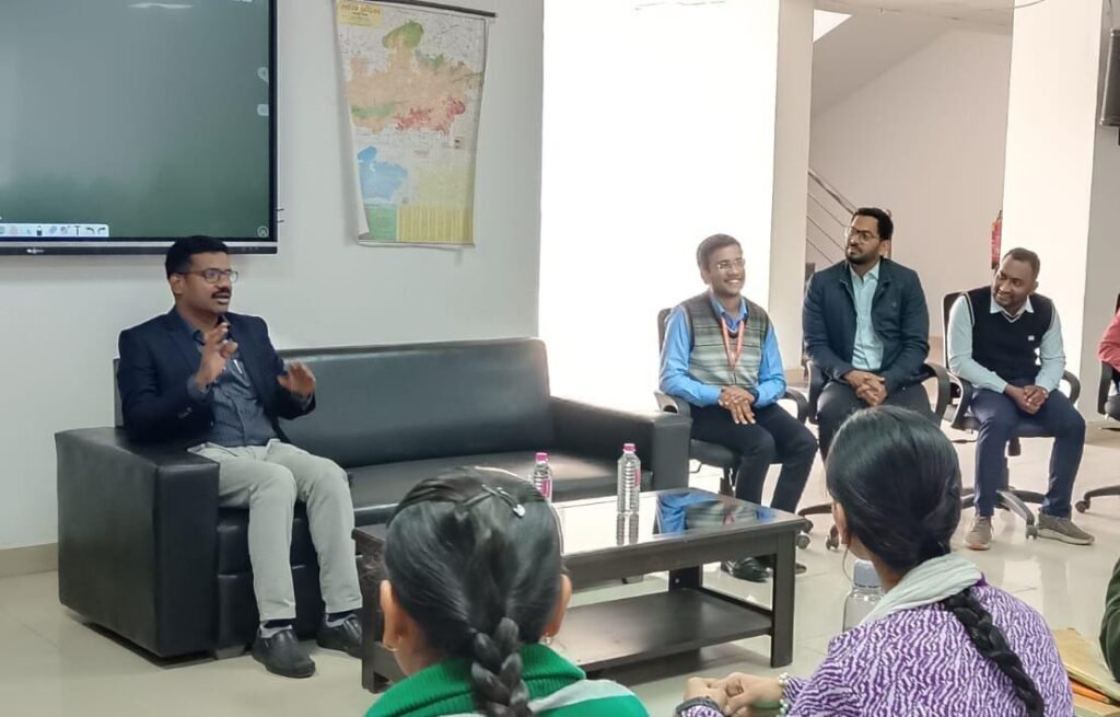 निरंतर प्रयास करने से मिलती है सफलता – डॉ. सतीश कुमार एस