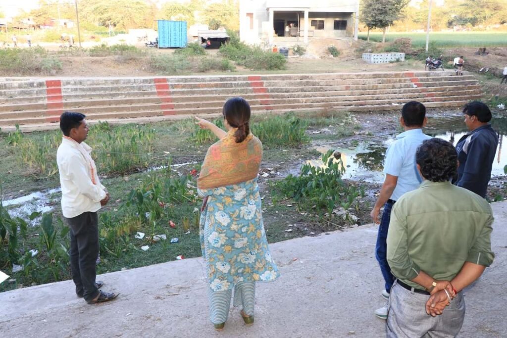 कलेक्टर ने देवझिरी में किया फॉर्मर रजिस्ट्री कैंप का आकस्मिक निरीक्षण 