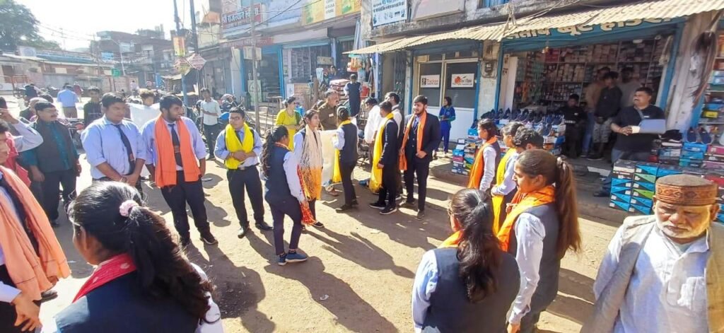 साइबर अपराधों को लेकर मोरवा में नुक्कड़ नाटक का हुआ आयोजन