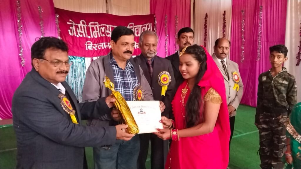 जे.सी. मिल्स स्कूल के वार्षिकोत्सव में हुए रंगारंग आयोजन