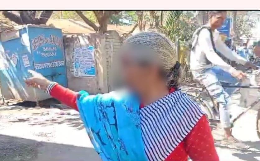 मंदिर से दर्शन कर लौट रही महिला से लूटः सोने की चेन व पर्स छीनकर भागे बदमाश, पुलिस तलाश में जुटी