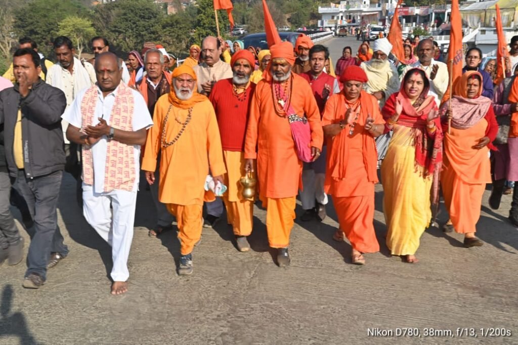 भेड़ाघाट से निकली 463 वीं नर्मदा पंचकोशी परिक्रमा             