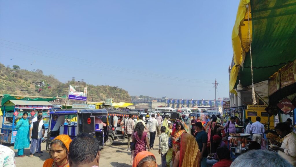 माघ पूर्णिमा पे पर्व पर एक लाख भक्त ओंकारेश्वर पंहुचे 