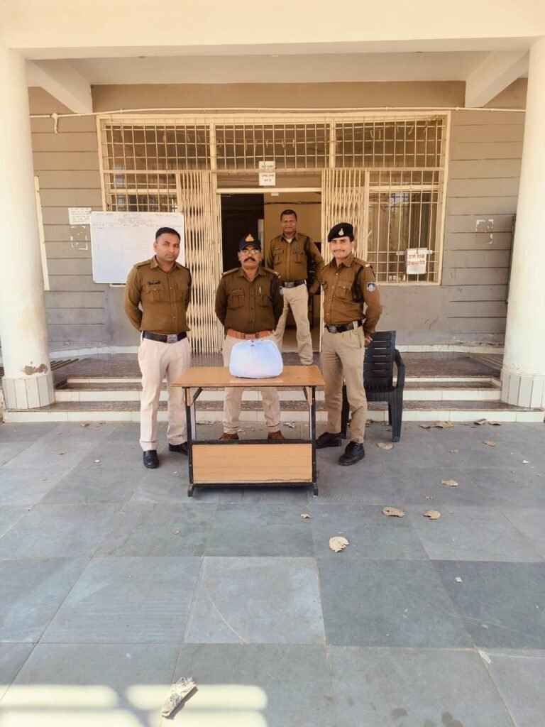 416 नग अवैध कफ सिरप एवं परिवहन में प्रयुक्त वाहन जप्त 