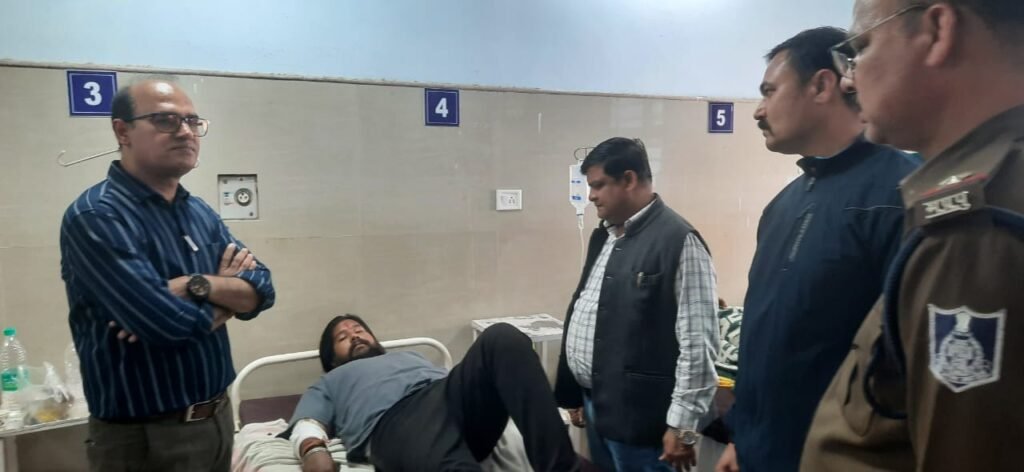 अवैध अतिक्रमण हटाने की कार्रवाई सफल, दुकान हटाने से नाराज व्यापारी ने रेडियम कटर से किया खुद को घायल, अस्पताल में भर्ती