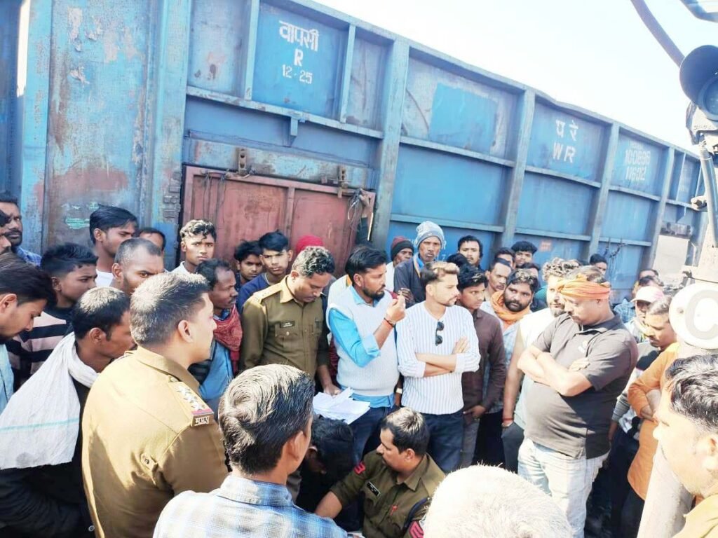 ट्रेन से कटा अधेड़, जमकर हुआ हंगामा